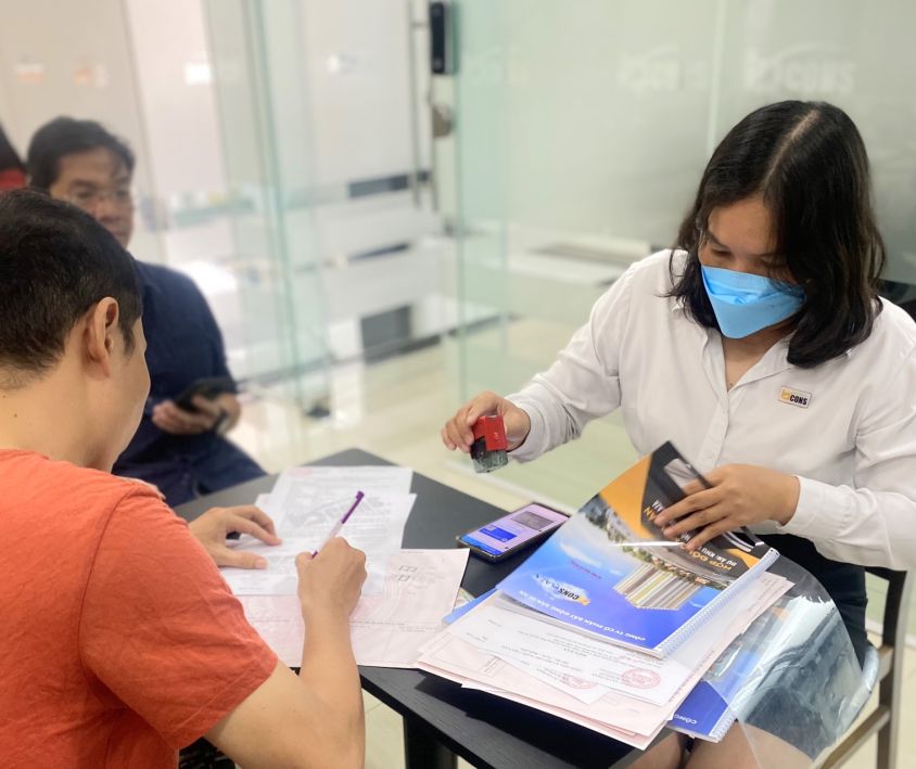 khach hang nhan so hong bcons plaza bconshome 1