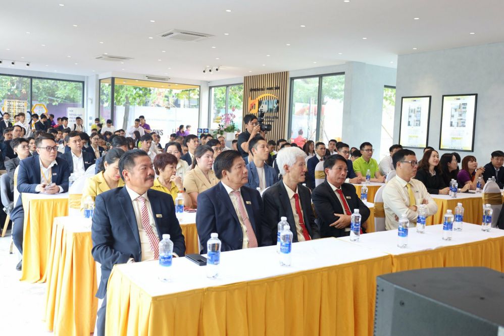 Bcons Group: Top 10 nhà phát triển bất động sản hàng đầu Việt Nam khai truong nha mau bcons avenue 1